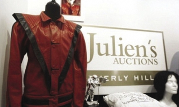 Áo vest của Vua nhạc pop Michael rao bán với giá 2,1 triệu USD